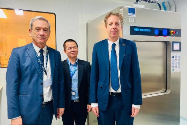 EU Ambassador to Cambodia visited the Institut Pasteur of Cambodia 3